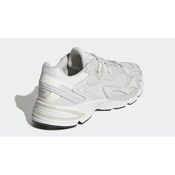 White Adidas Astir Size 8 - Picture 6 of 8